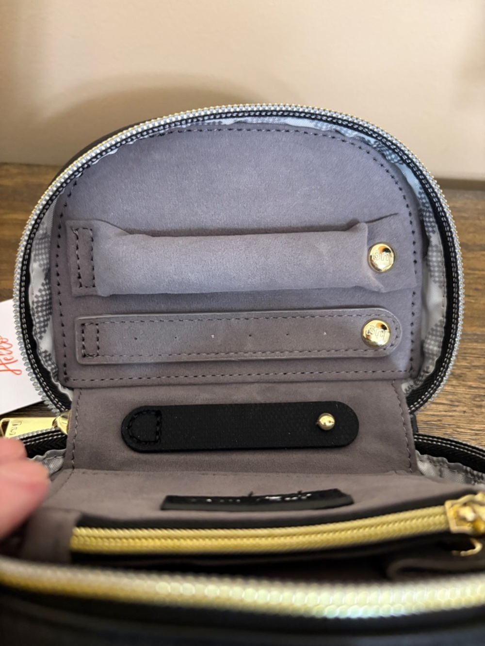 LUG Kolo Mini Jewelry Matte Luxe VL Pouch with Charm Bar. NWT - Picture 6 of 6